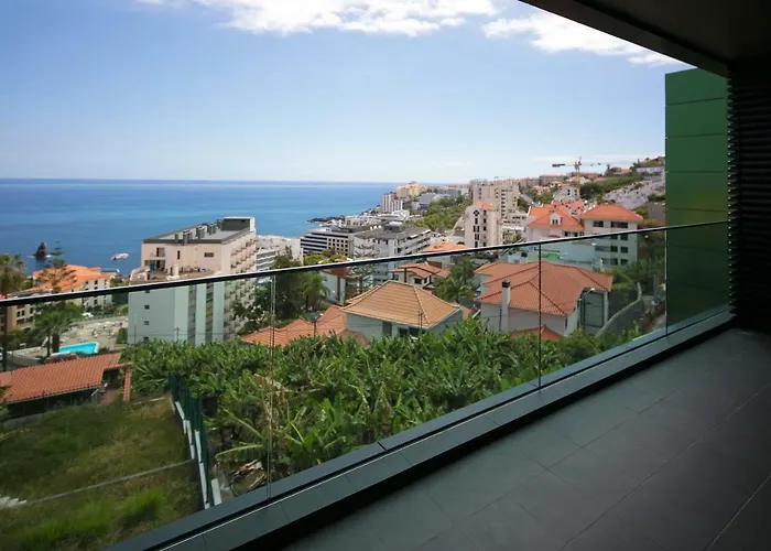 Spacious Luxury Holiday Apartment With A Great View, Funchal, Free Wifi And Parking